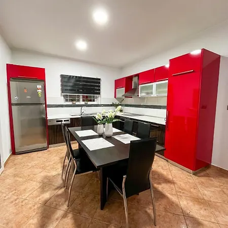 בית נופש Zeta's House *