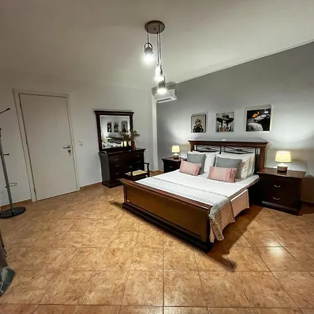 בית נופש Zeta's House אליקאנאס